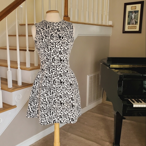 Forever 21 Fit n Flare Dress sz M - Picture 2 of 7